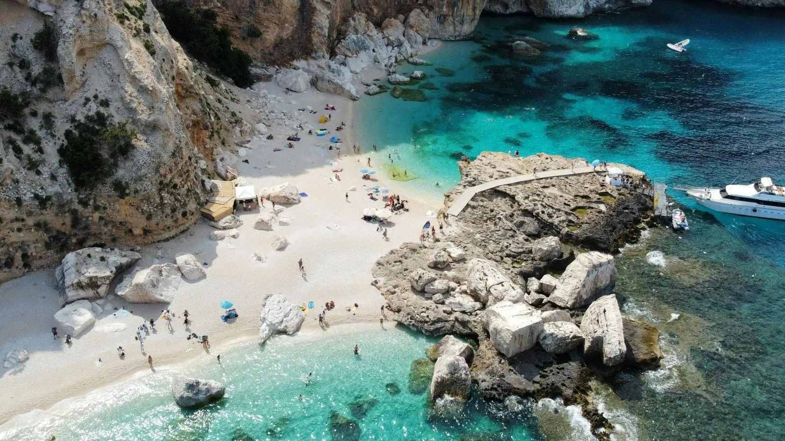 Our yacht charter service