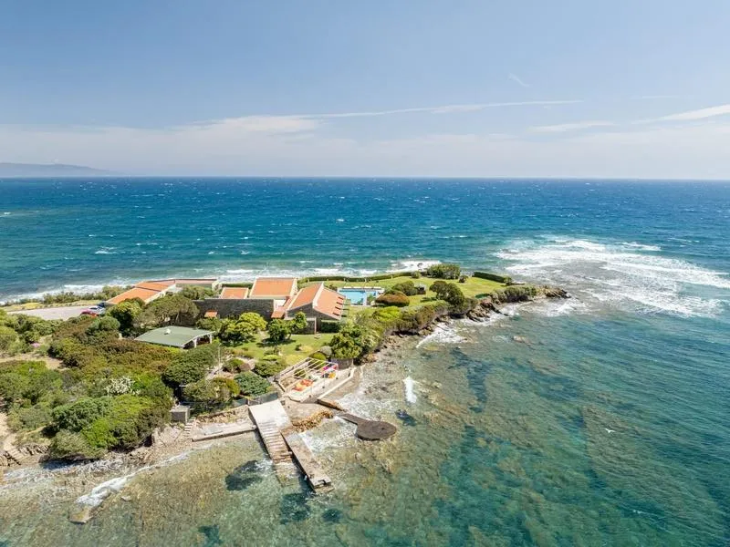 Villa Solenzana - Waterfont Paradise